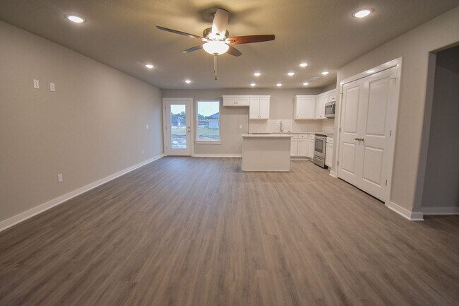 Foto del edificio - Be a Part of this Newer Neighborhood in Fa...