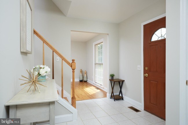 Building Photo - 2332 Nees Ln