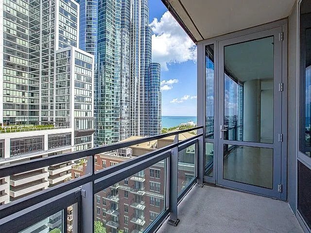 Building Photo - 1255 S Michigan Ave