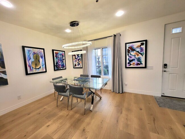 Building Photo - 851 N San Vicente Blvd