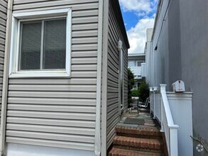 Building Photo - 33 S Benson Ave