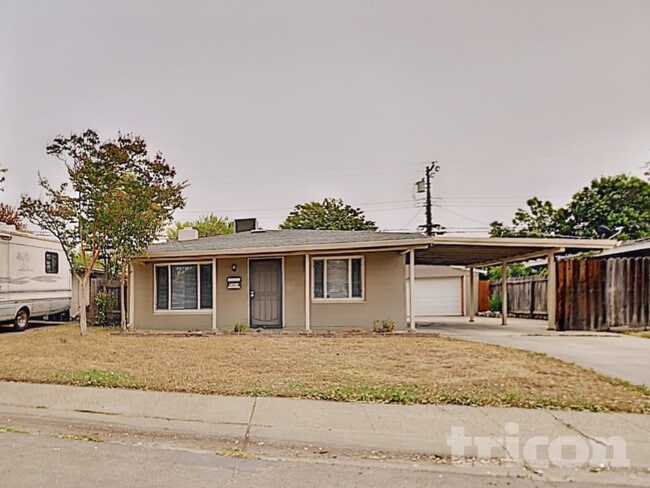 Building Photo - 5307 Esmeralda St