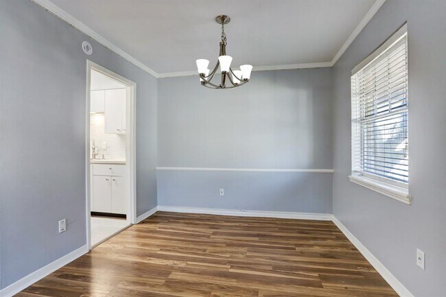 Building Photo - 7900 Westheimer Rd