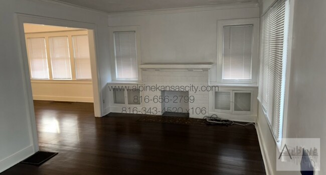 Building Photo - Updated Midtown Home AT Blue Hills Park! Corner Lot, Garage & Carport!