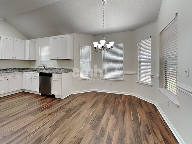 Building Photo - 221 Shady Oak Cir