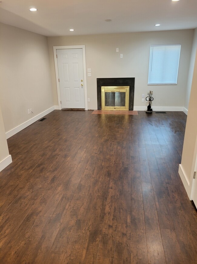 Building Photo - 4971 W 16th St