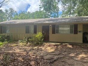 Building Photo - 1745 Woody Dr