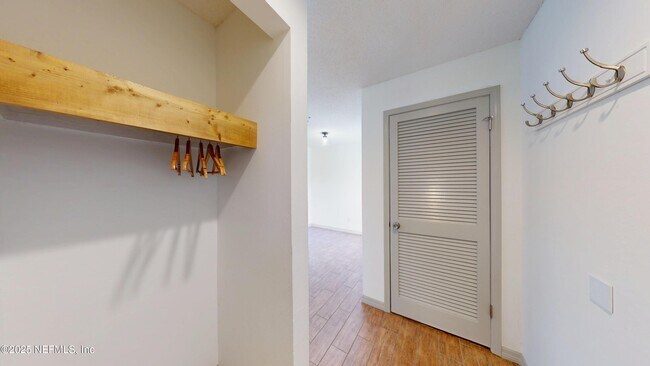 Foto del edificio - 10200 Belle Rive Blvd