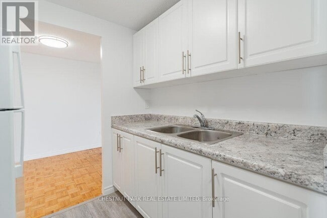 Building Photo - 1060 Caven St