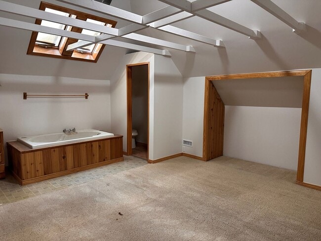 Foto del edificio - 3 Bedroom Home with 2 Car Garage
