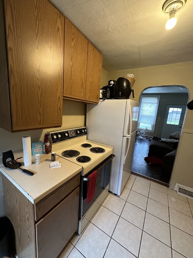 Building Photo - 3 Bed 1 Bath close to UWEC! Available June...