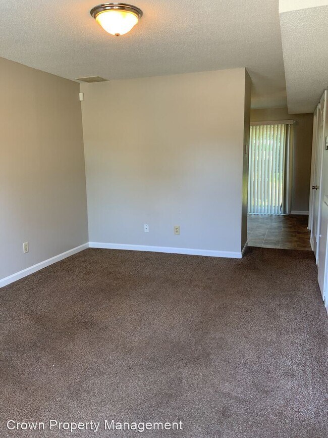 Building Photo - 2 br, 1.5 bath House - 102 D Villas Court