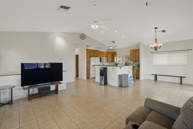 Building Photo - 84 Honuea Pl