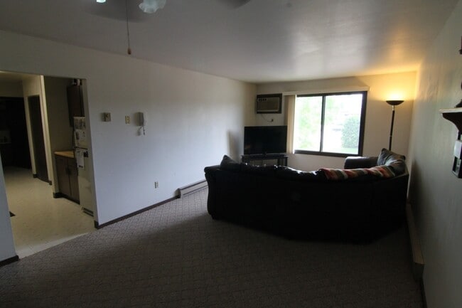 Interior Photo - Manchester Court