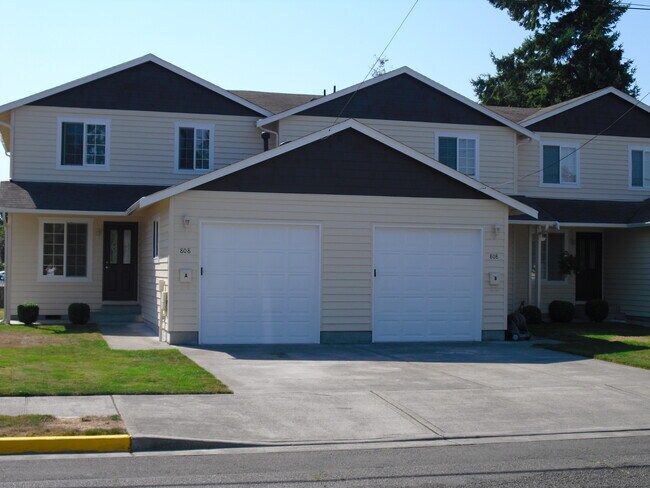 Building Photo - 808 W Main