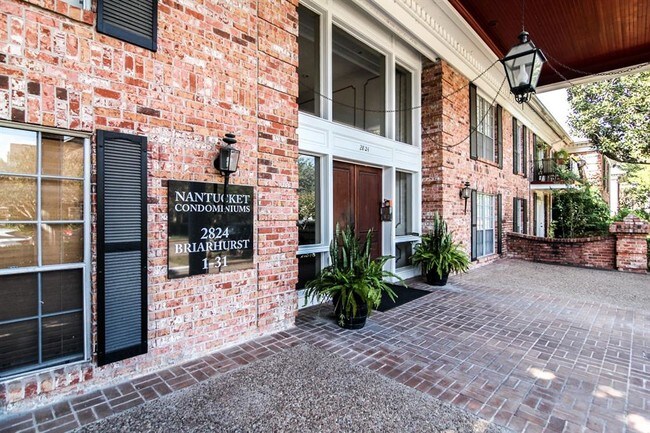 Foto del edificio - 2824 Briarhurst Dr