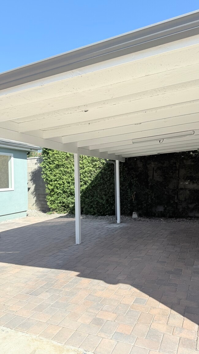 Foto del edificio - 11141 Greenlawn Ave