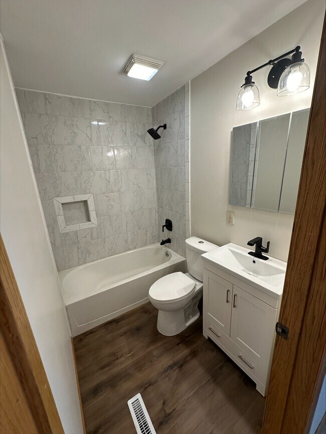 Bathroom - 2622 N Newhall St