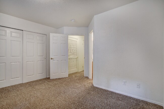 Foto del edificio - 60 Spyglass Ln