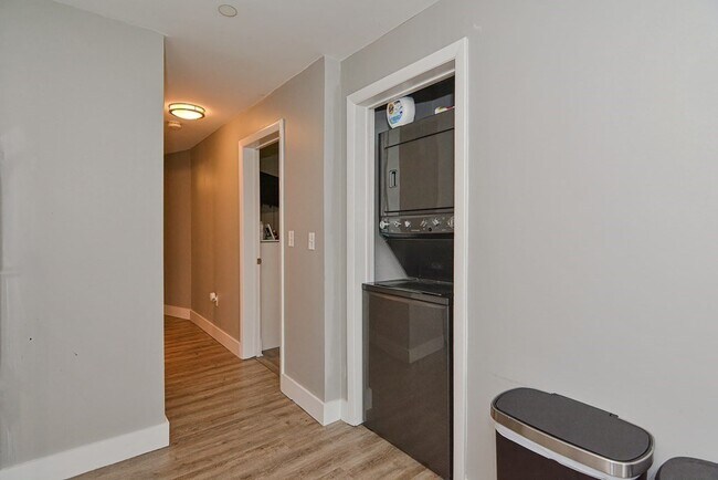 Foto del edificio - 870 E 2nd St