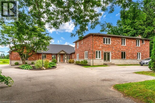 Building Photo - 931 Southcote Rd