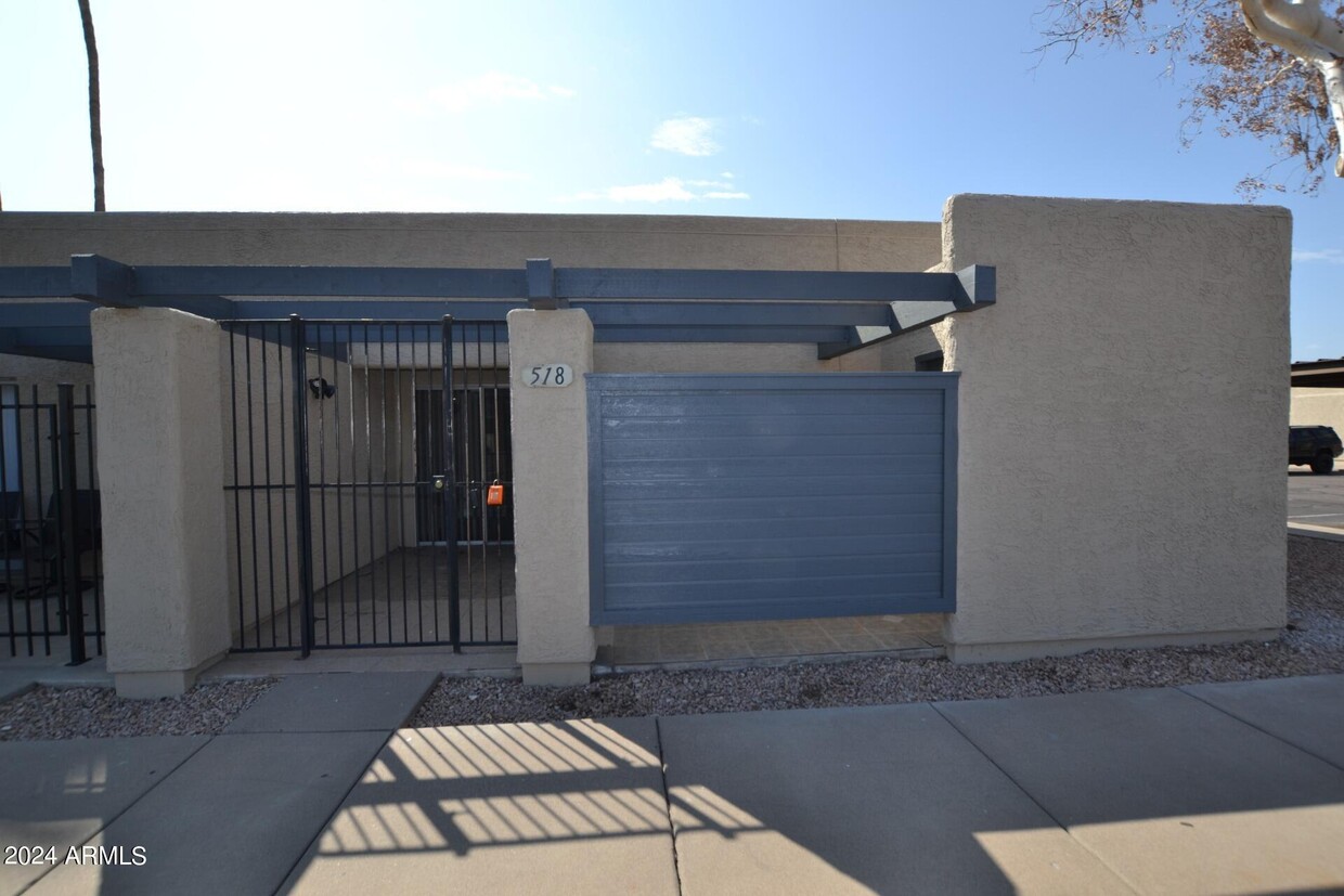 Foto principal - 518 S Allred Dr
