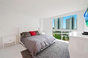 Foto del edificio - Sunny Isles Boulevard, Sunny Isles Beach, FL 33160 - 3 BR 2 BA condo