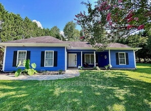 Building Photo - 255 Camelot Dr