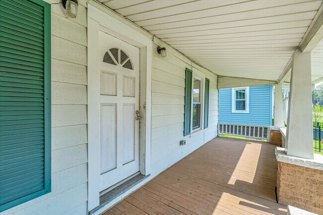 Foto del edificio - 2325 Cedar Ln