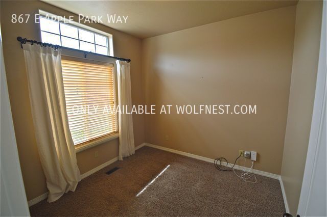Building Photo - Luxurious 3 Bed (plus Office/Den) - Millcr...