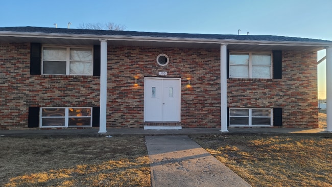 Building Photo - 215 Snead Dr