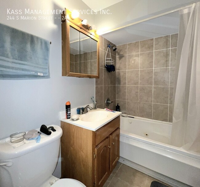 Foto del edificio - Spacious 2bed/1bath with Heat included, Ha...