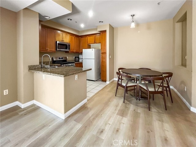 Building Photo - 360 W Ave 26