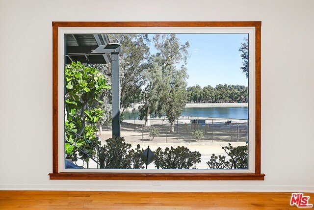 Building Photo - 2331 W Silver Lake Dr