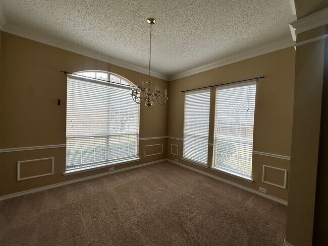 Building Photo - 6921 Banyon Dr