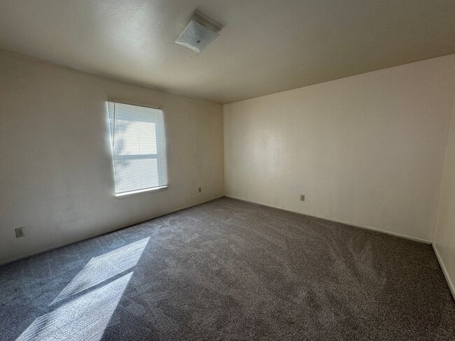 Building Photo - 201 W Lincoln Ave