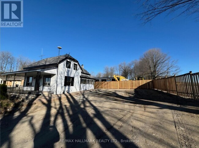 Photo du bâtiment - 16956 Simcoe County Rd 27