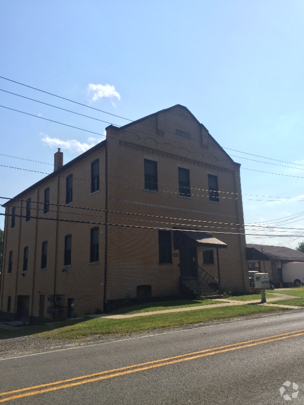 Building Photo - 7621 Noblestown Rd