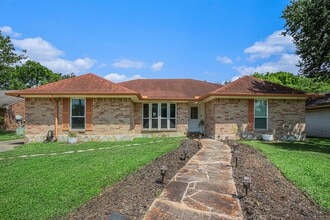 Building Photo - 5118 Whittier Oaks Dr