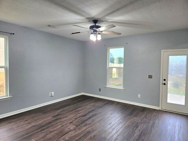 Foto del edificio - 3222 Alexandria Dr