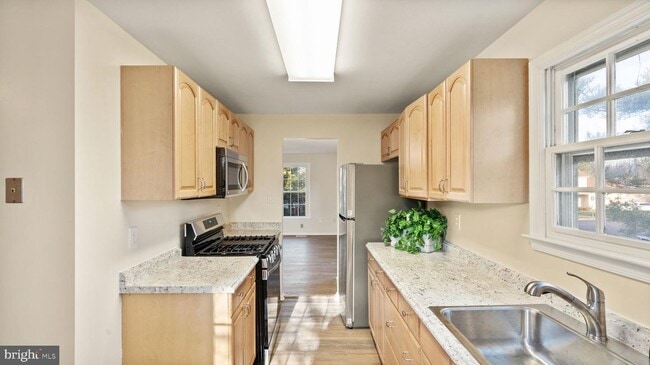 Building Photo - 14400 Salisbury Plain Ct