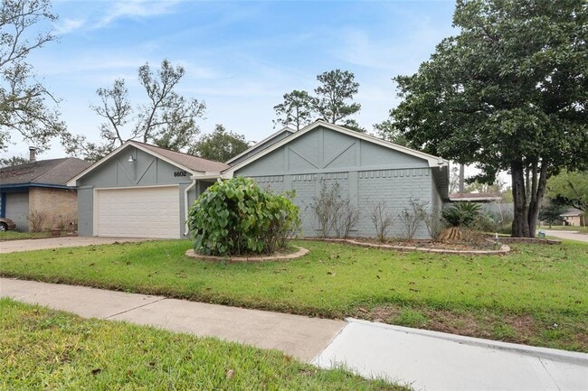 Foto del edificio - 6602 Lynngate Dr