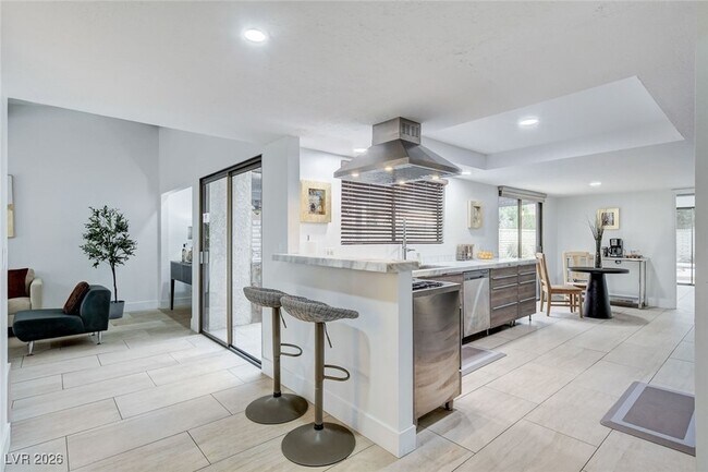 Building Photo - 945 Vegas Valley Dr