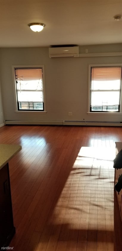 3 br, 1 bath House - 367 Jerome St Apt 1