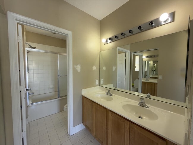 Building Photo - 1712 Carvelle Dr