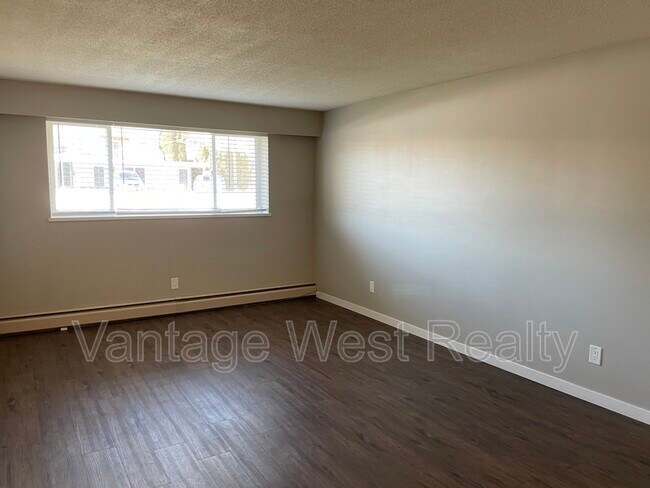 Building Photo - 235-235 Husch Rd