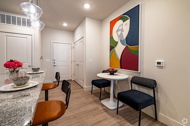 2BR, 2BA - 960SF - Dining - Palladium East Foster Crossing