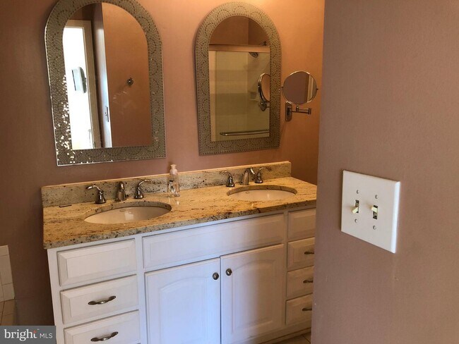 Foto del edificio - 4505 Hazeltine Ct