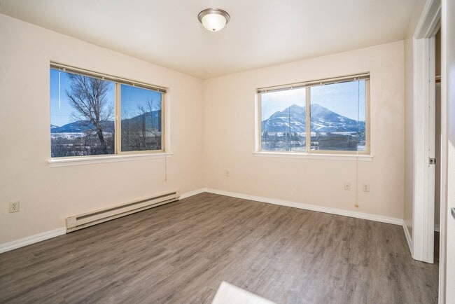Building Photo - 5 Avalon Ct
