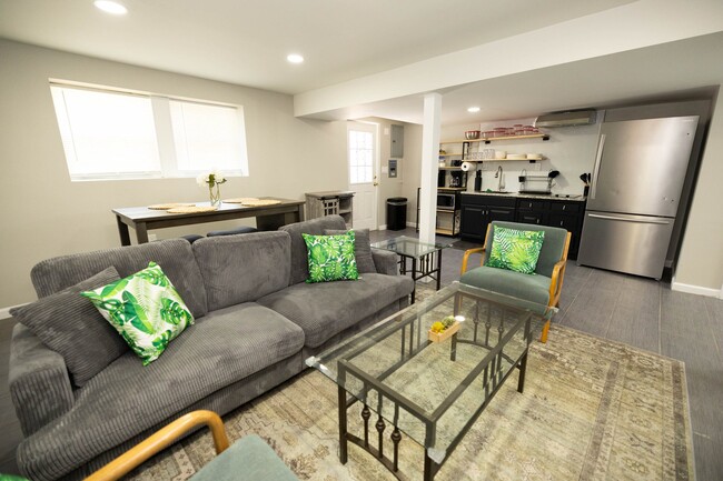 Building Photo - 3496 Lansdowne Dr